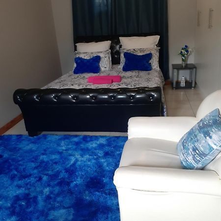 Ruros Guest House Kempton Park Eksteriør billede