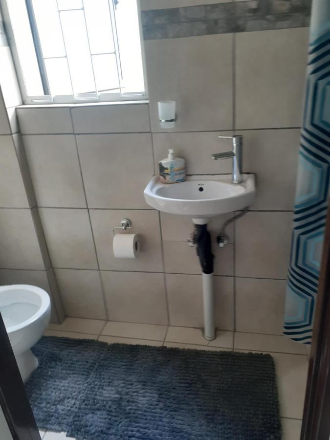 Ruros Guest House Kempton Park Eksteriør billede