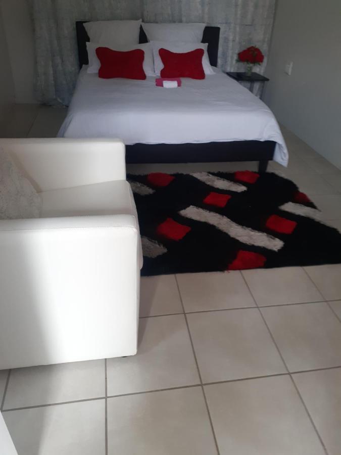 Ruros Guest House Kempton Park Eksteriør billede